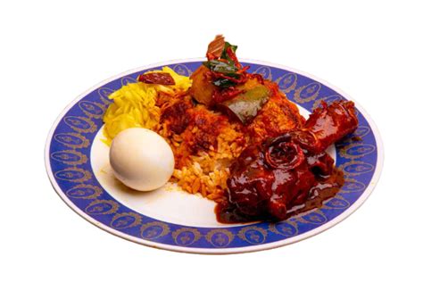  Nasi Kandar:  The Symphony of Aromatic Spices Meets a Colorful Fiesta on Your Plate!