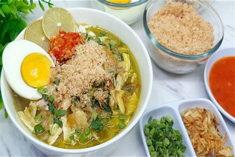  Soto Ayam Lamongan:  A Symphony of Fragrant Spices and Creamy Coconut Milk Delight!