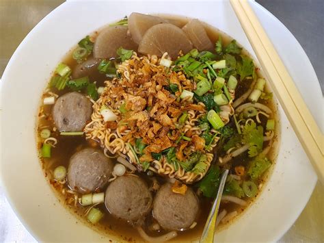  ก๋วยเตี๋ยวซัวโจว: เส้นเหนียวหนึบในน้ำซุปหอมกรุ่น อร่อยจนลืมไม่ลง!